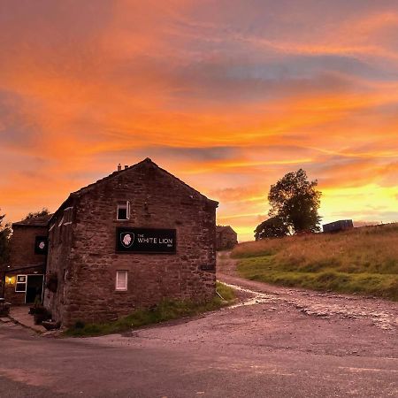 The White Lion Inn Buckden  Buitenkant foto